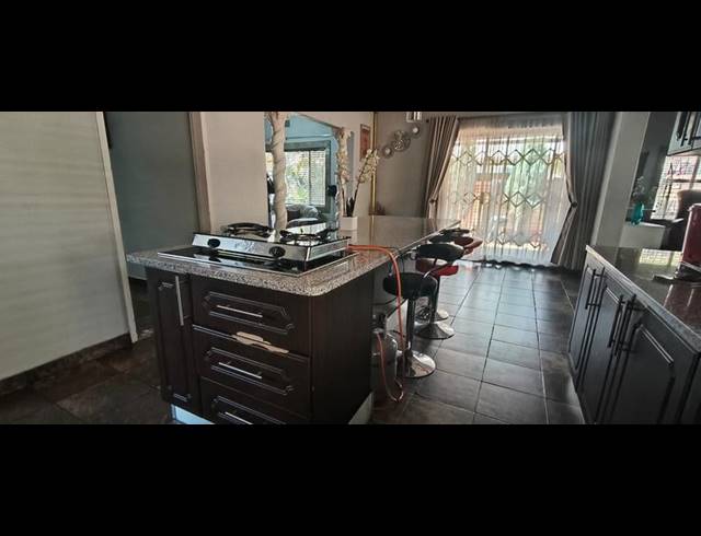 3 BEDROOM HOUSE FOR SALE IN PRETORIA GARDENS